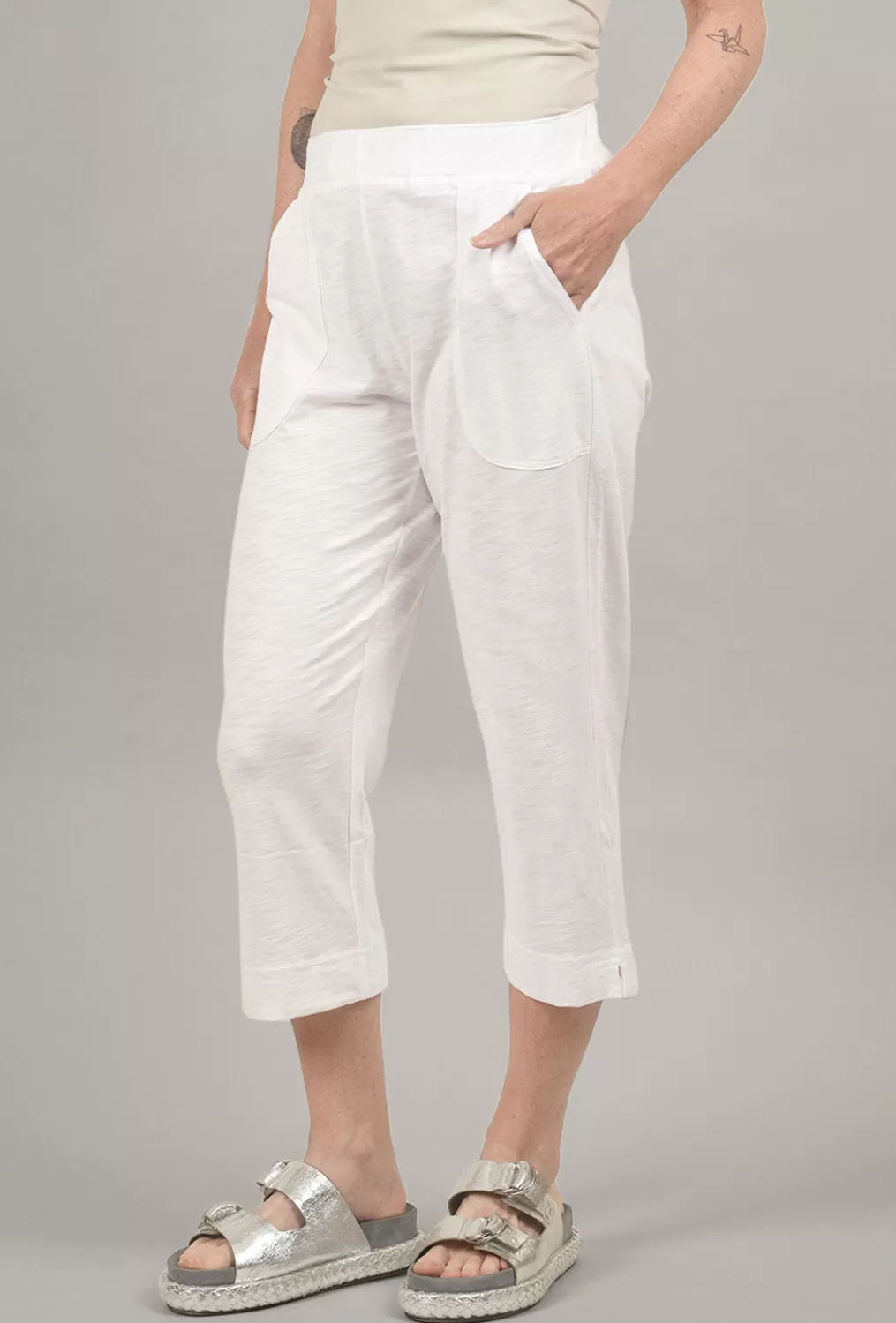 Clearance Evie Lou Cotton Slub Pocket Capri, White