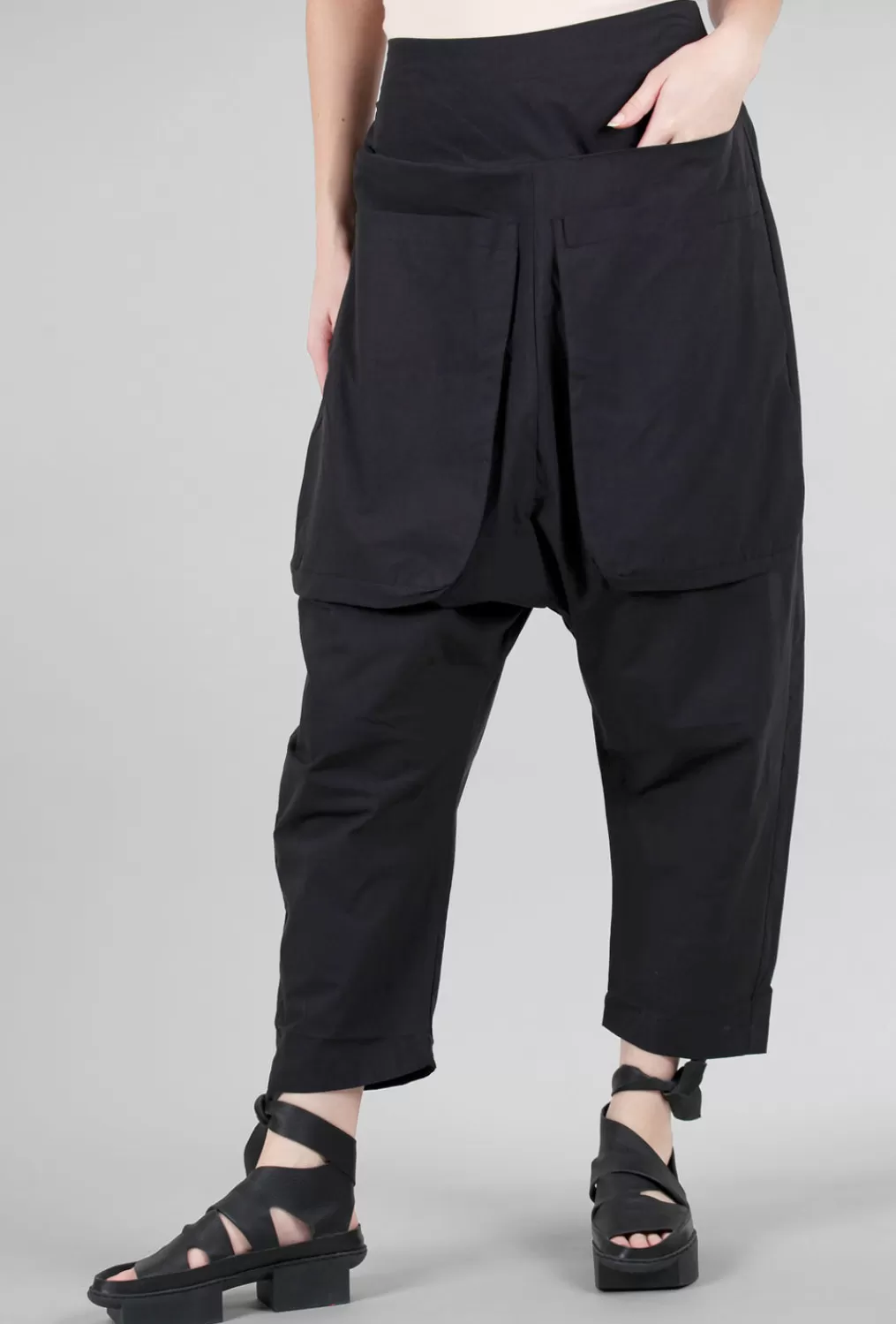 Store Evie Lou Crisp Extended Rise Pant, Black